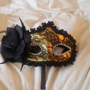 💛Gorgeous masquerade mask💛 NWOT